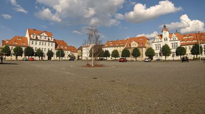 Der Marktplatz im netten Ostritz ist unwirklich weitläufig