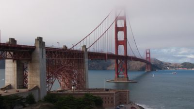 Fort Point aus dem 19. Jahrhundert steht unter dem südlichen Brückenbogen und lädt zur Besichtigung ein.