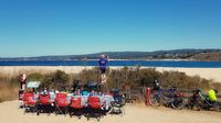 Nach so viel anstrengendem Sightseeing wartet schon der gedeckte Picknicktisch am Strand auf uns