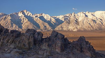 Sonnenaufgang in den Alabama Hills, eine unwirkliche Szenerie liegt vor uns