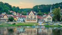 Wir erreichen die Stadt Wehle und nehmen die Fußgängerfähre über die Elbe