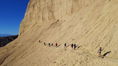 Wir wandern aus dem Golden Canyon hoch