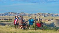 Hier werden wir lecker bekocht und blicken zurück in die Weite der Badlands