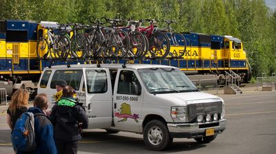 Am Ziel wartet schon unser Begleitfahrzeug auf uns