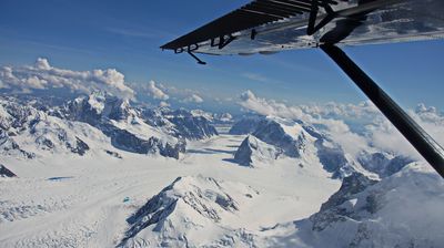 Die Alaska-Range liegt in ihrer ganzen Schönheit unter uns