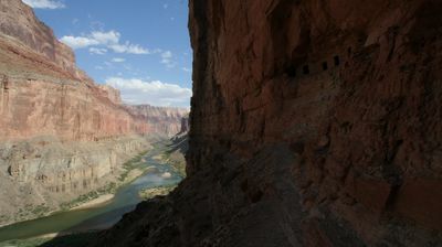 Ausblick von einer alten Indianerruine auf den Colorado Fluss ...