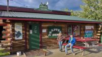 Die hauseigene Alaska-Bar wartet nach dem Dinner auf unseren Besuch