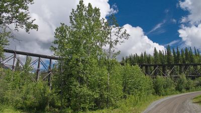 Über diese Brücke rumpelten einst tonnenschwere, erzbeladene Züge auf dem Weg von Kennicott zur Küste. Wir nutzen inzwischen lieber die Straße daneben.