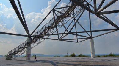 Der Tetraeder – endlich mal ein Kunstwerk, das bestiegen werden darf