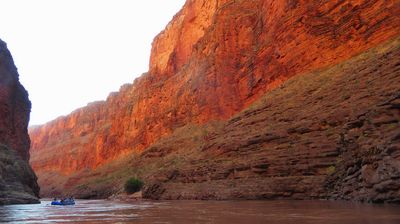 Morgens liegt der Canyon noch im Schatten ...