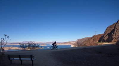 Unser letzter Wanderweg führt hoch am Lake Mead entlang, auch bei Radfahrenden sehr beliebt