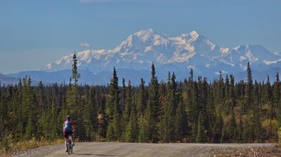 Wenn wir Glück haben, ist der DENALI wolkenfrei. Mit seinen 6190 Metern überragt er alles weit und breit.