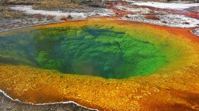 Und sehr farbenfrohe Thermalquellen