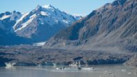 Der krönende Abschluss dieses herrlichen Tages ist unser Ausflug zum Aussichtspunkt auf den Schmelzwassersee des Tasman Gletschers, zum Größenvergleich achtet mal auf die beiden Ausflusboote im Vordergrund