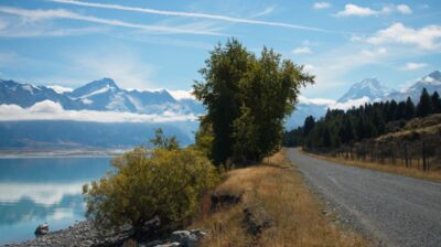 Auf einsamen Wegen geht es am Lake Pukaki entlang