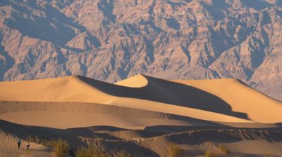 Die äußerst fotogenen Sanddünen im Death Valley