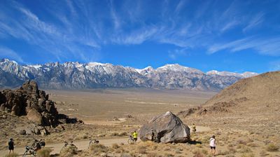 Den passenden Hintergrund dazu bildet die Sierra Nevada mit dem höchsten Berg der USA außerhalb Alaskas