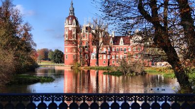 Schloss im Fürst Pückler Park in Bad Muskau ...