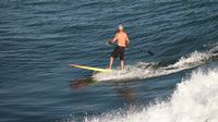 Santa Cruz gilt als die Surf-Haupstadt der amerikanischen Pazifikküste, es surfen alt ...