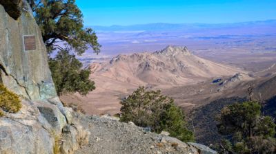 In der Ferne sieht man schon die Panamint Range – dahinter liegt das Tal des Todes.