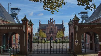 Der prächtige Haupteingang zum 'Schloss des Ruhrgebietes', der Zeche Zollern