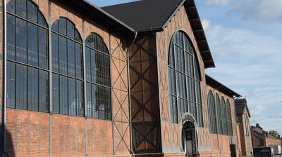 Das beeindruckendste Gebäude ist wahrscheinlich die große Maschinenhalle