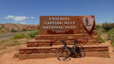 Wir radeln durch den Capito Reef National Park ...