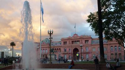 Der Präsidentenpalast 'Casa Rosado' am Plaza de Mayo ...