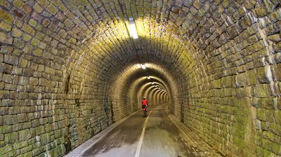 Der Schulenbergtunnel auf der Glück-Auf-Trasse ist radfahr-freundlich beleuchtet.