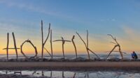 Wir erreichen Hokitika. Der Pazifikstrand ist ganz nah ...