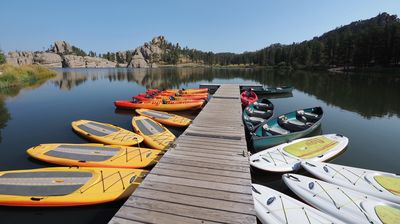 Auf dem schönen Sylvan Lake könnte man Bötchen fahren