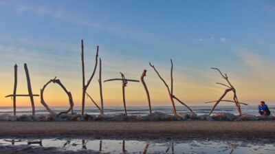 Wir erreichen Hokitika. Der Pazifikstrand ist ganz nah ...