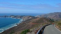 Nach einem längeren Anstieg zu einem der spektakulärsten Aussichtspunkte auf Brücke und Stadt folgt eine tolle Abfahrt in die Marin Headlands