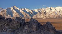 Sonnenaufgang in den Alabama Hills, eine unwirkliche Szenerie liegt vor uns