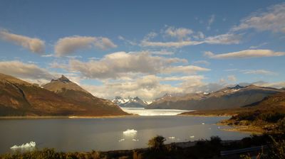 Der Perito-Moreno-Gletscher liegt vor uns ...